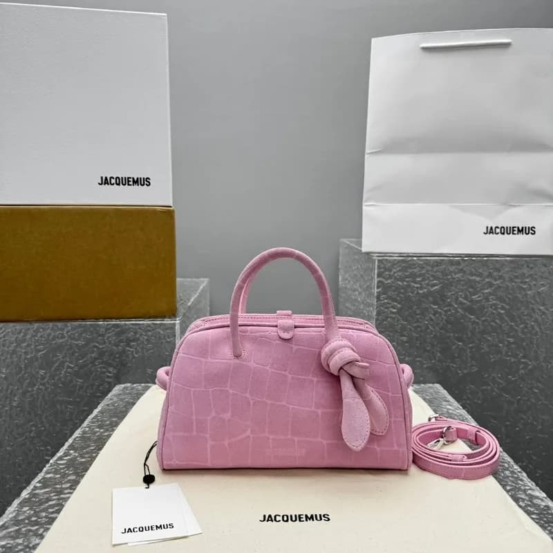 Sac bandoulière carré tendance Jacquemus, look élégant, accessoire pratique pour la vie quotidienne