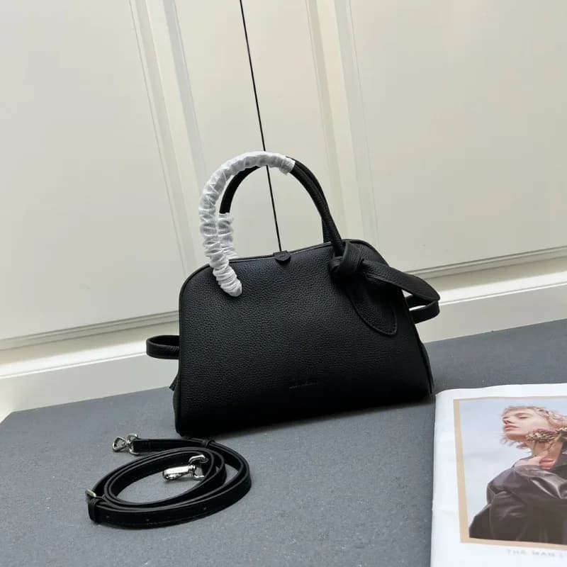 Sac à rabat Jacquemus, petit modèle, résistant à l'eau, mat, rembourré, avec poignée supérieure, fer