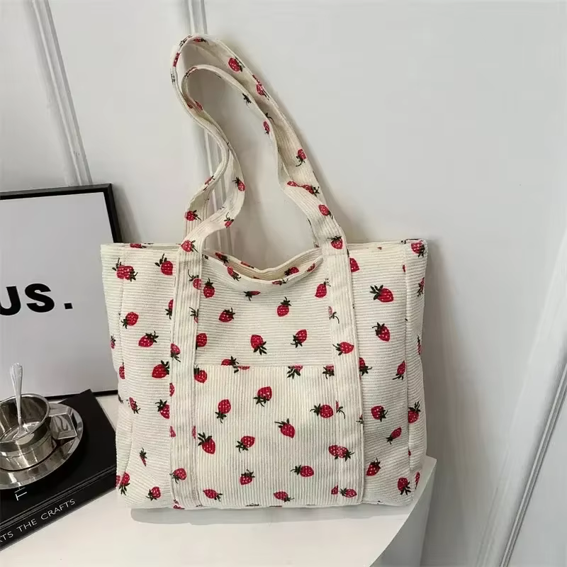 Sac à main en velours côtelé, imprimé fraise, sac de plage, sac fourre-tout tendance de grande capacité pour femmes, sac à bandoulière polyvalent pour les trajets quotidiens, Bolsos