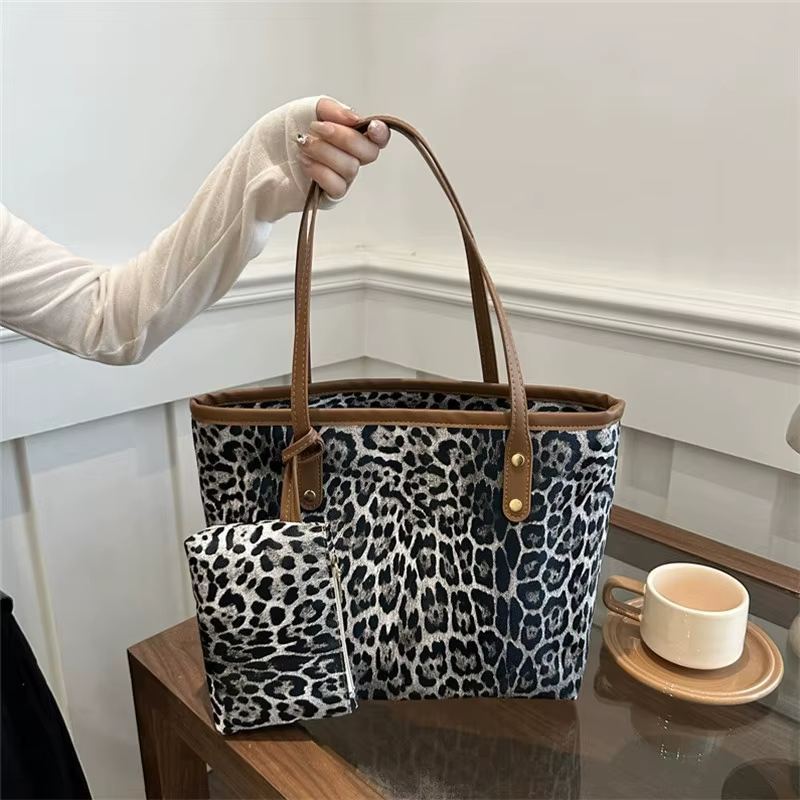 Sac fourre-tout léopard avec pochette, sac à main élégant en cuir synthétique, sac à bandoulière, sac de courses de grande capacité pour femmes, usage quotidien